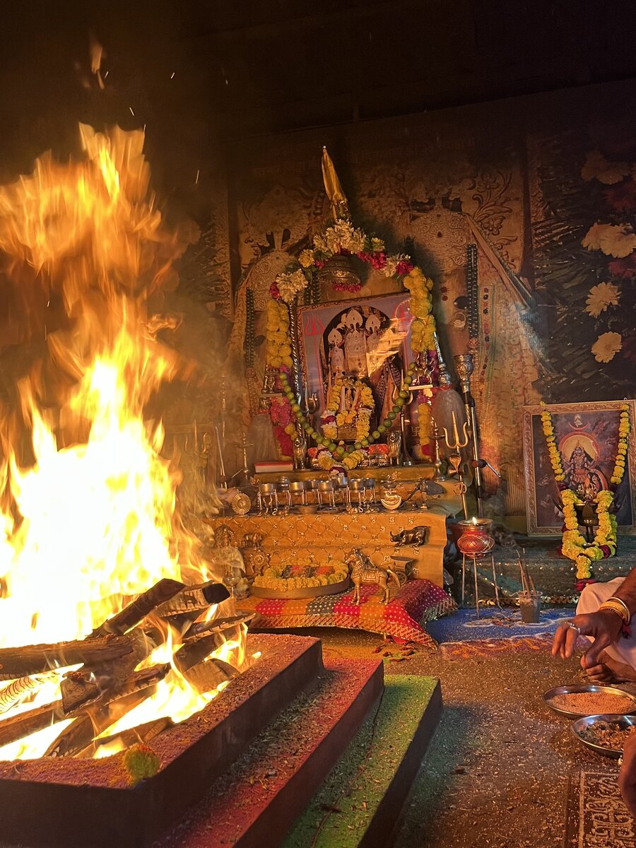 माँ बगलामुखी पूजन की झलक